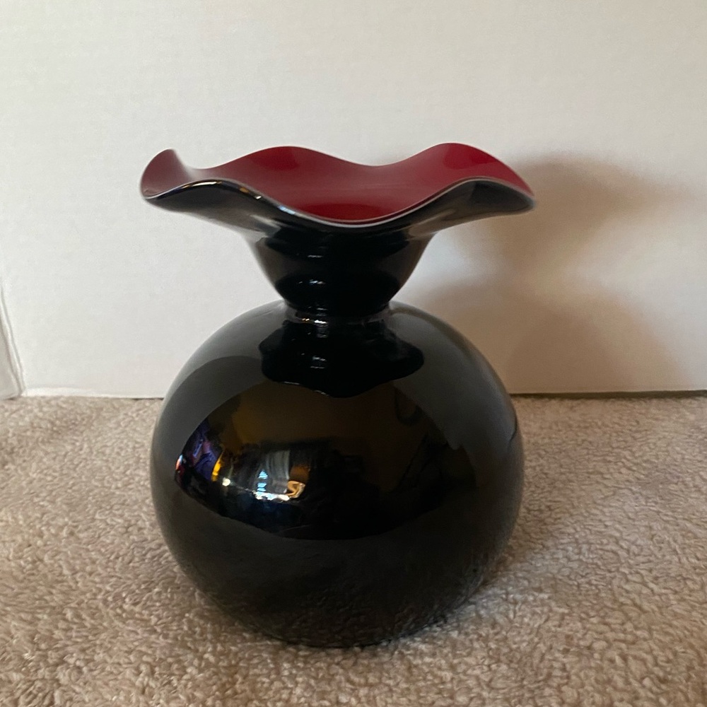 Bulbous hand blown Art Glass, Black with Red Wave Vase